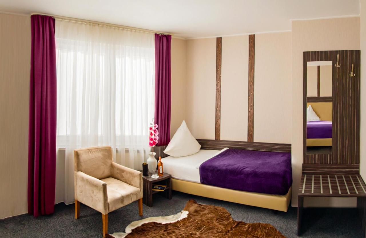 Hotel Famosa Dusseldorf Ngoại thất bức ảnh